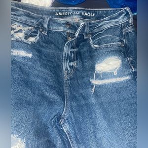 American eagle jeans size 4 badly worn no rips or stains  located in haldimand